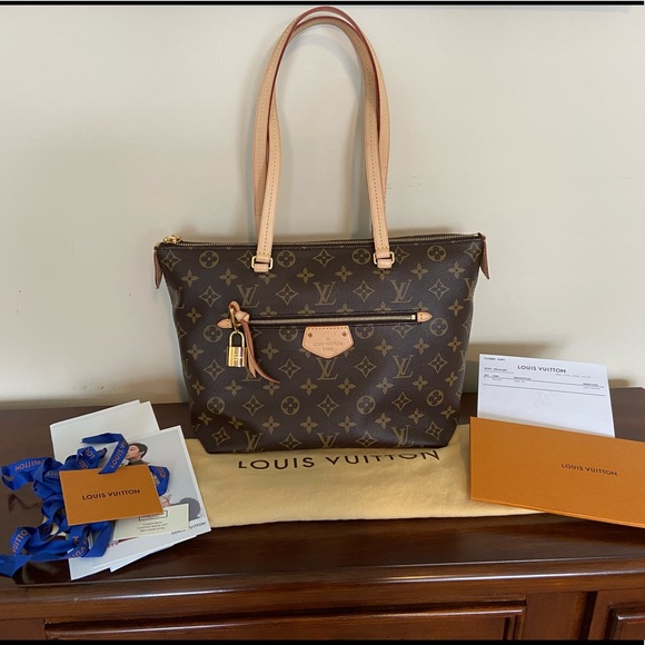 Louis Vuitton Handbags - ❤️SOLD❤️Authentic Louis Vuitton Iena PM